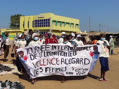 Un grupo de mujeres de Nikki, Benín, que salieron a manifestarte el pasado 25 de noviembre.