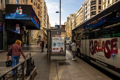 Anuncios de varios musicales en la Gran Vía de Madrid.