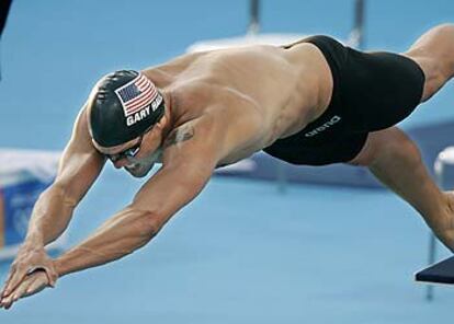 El norteamericano Gary Hall, en el momento de lanzarse al agua en los 50 metros libres.