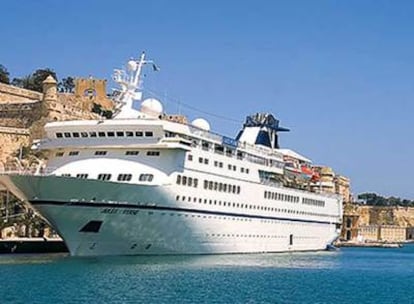 El crucero<i> Jules Verne</i> en otra escala en el puerto maltés de La Valeta.