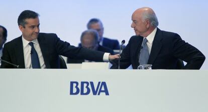 El consejero delegado del BBVA, &Aacute;ngel Cano, y el presidente, Francisco Gonz&aacute;lez