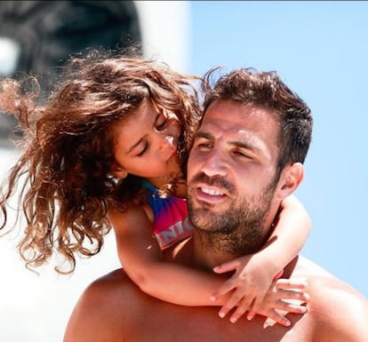 La hija menor de Cesc Fábregas, que cumplió cuatro años en julio, tiene nombre de isla italiana: Capri.
