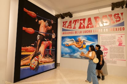 Asistentes a la exposición Katharsis, en Guadalajara, Jalisco, el 9 de junio de 2025.