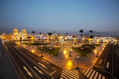 Vista de la plaza de Armas de Trujillo.