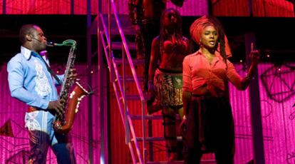Sahr Ngaujah encarna en Broadway al músico nigeriano Fela Kuti<i>.</i>
