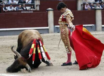 Miguel Abellán, con el cuarto toro de la tarde.