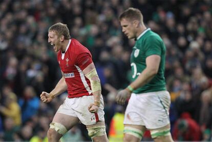 El galés Davies celebra la victoria sobre Irlanda en el primer partido del VI Naciones.
