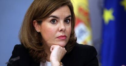 La vicepresidenta Soraya Saenz de Santamaria durante la rueda de prensa tras el Consejo de Ministros.