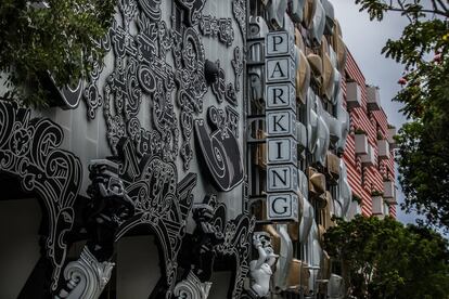 Un parking en el Design District, un barrio con tiendas de marca y de lujo.