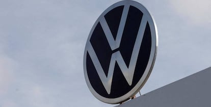 Logo de la automovilística Volkswagen. 