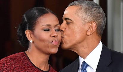 Michelle y Barack Obama, durante la investidura de Donald Trump, en enero de 2017. 