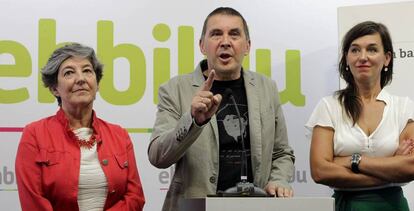 Laura Mintegi, Arnaldo Otegi y Jasone Agirre.