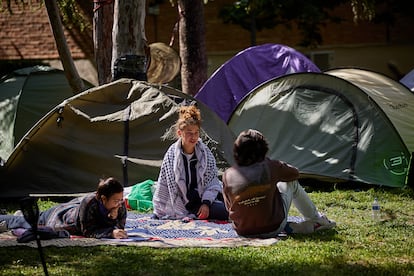 Acampada en la Universidad de Granada en apoyo de Palestina este jueves.