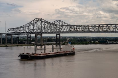 El río Misisipi en Crescent City Park en Nueva Orleans, Luisiana.