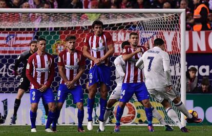 Cristiano Ronaldo marca su primer gol frente al Atlético de Madrid.