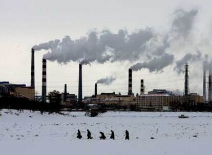 Chimeneas industriales en Heilongjiang, en China, que consume un 40% del carbón del planeta para producir electricidad en cientos de centrales.