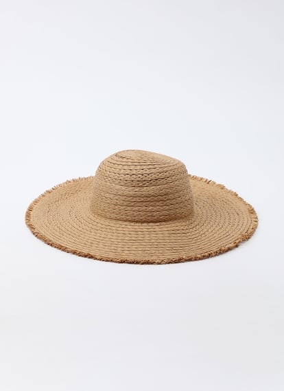 Ya sea para protegerte del sol o para poner el broche de oro a tu ‘outfit’ (playero o no), te vendrá bien incluir una pamela. 9,99 €