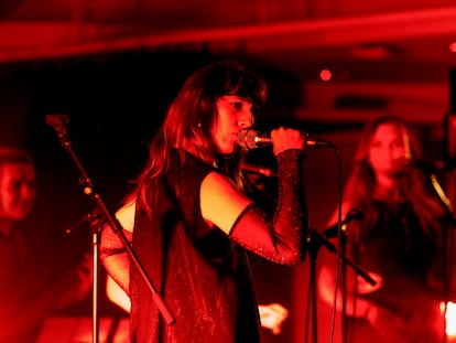 La compositora Tulsa canta en un concierto en la escuela LIPA, en Liverpool, el pasado mes de mayo.