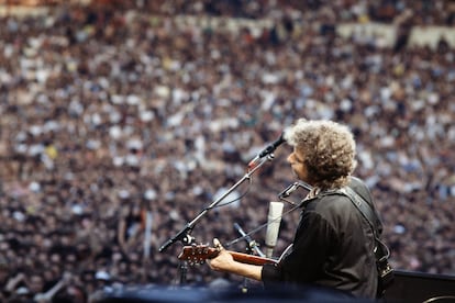 Bob Dylan en un concert a l'estadi de Wembley, a Londres, el juliol del 1984. 