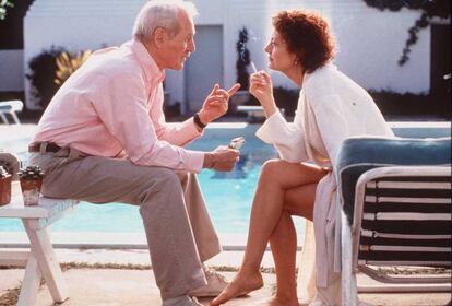 Paul Newman y Susan Sarandon, en un fotograma del la película 'Al caer el sol'.