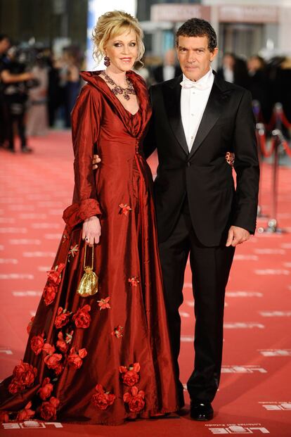 Melanie Griffith y Antonio Banderas, de Giorgio Armani.