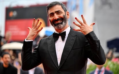 El miembro del jurado de Orizzonti, Yuri Ancarani, llega a la ceremonia de inauguración y proyección de «La Grazia» en la 82.ª edición del Festival Internacional de Cine de Venecia, este miércoles.
