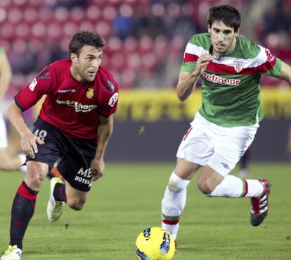 Javi Martínez persigue a Víctor.