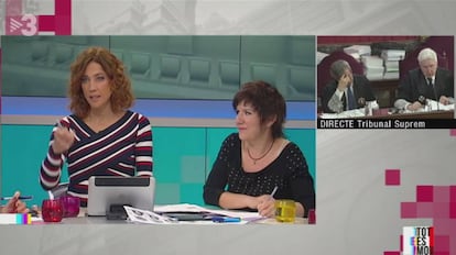 La presentadora Helena García Melero (izquierda) y la escritora Empar Moliner, en el programa 'Tot es Mou'.