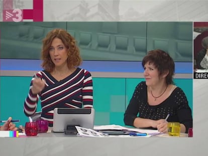 La presentadora Helena García Melero (izquierda) y la escritora Empar Moliner, en el programa 'Tot es Mou'.