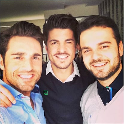"Los tres hermanos juntos para celebrar el cumple del pequeño", escribe David bajo la imagen en su Instagram. De izquierda a derecha, David, Manu e Igor.