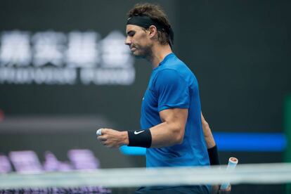 Rafael Nadal celebra un punto ante John Isner en Pek&iacute;n.