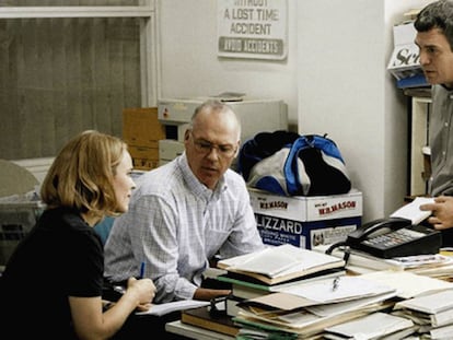 Rachel McAdams, Michael Keaton y Mark Ruffalo interpretan a tres intrépidos periodistas en 'Spotlight' (2016).