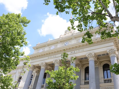 Fachada del Palacio de la Bolsa de Madrid.