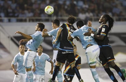 Barullo en la pugna por un balón aéreo entre Celta y Rayo