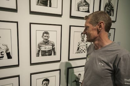 Rolf Aldag, ante su retrato en Düsseldorf.