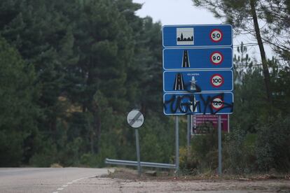 Un cartel en la carretera que conecta España con Portugal, en la provincia de Zamora.