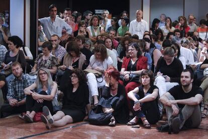 La plantilla del Incasòl, ayer, durante la asamblea.