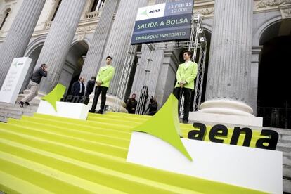 Entrada al edificio de la Bolsa de Madrid en el día del estreno de AENA en Bolsa.