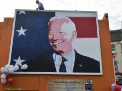 Mural con el rostro de Joe Biden.