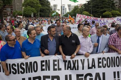 Cabecera de la manifestación de Madrid que recorre plaza de Cuzco hasta el Ministerio de Fomento.