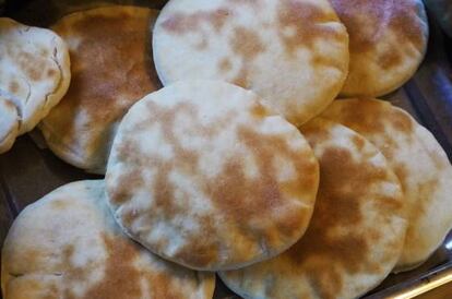 Qué tostado tan bonito tienen los panes de pita marroquíes, eh