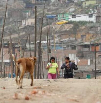 En el Panorama Social de América Latina 2013, presentado este jueves en Santiago, la Comisión Económica para América Latina y el Caribe (Cepal) estimó que este año se ralentizará el ritmo con el que las tasas de pobreza e indigencia se han venido reduciendo durante la última década. EFE/Archivo