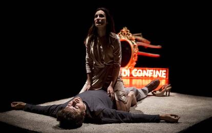 Los actores Paola Matienzo y David Boceta, en 'Demonios'.