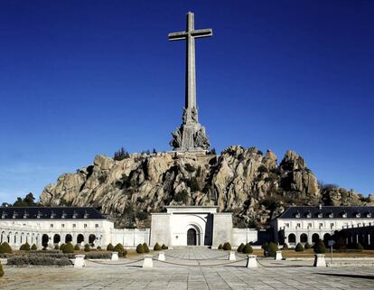 La Cruz de los Ca&iacute;dos, vista desde la hospeder&iacute;a.