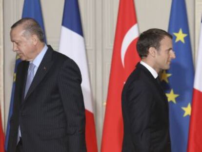 El presidente francés insiste ante Erdogan en la necesidad de “respetar el Estado de derecho”