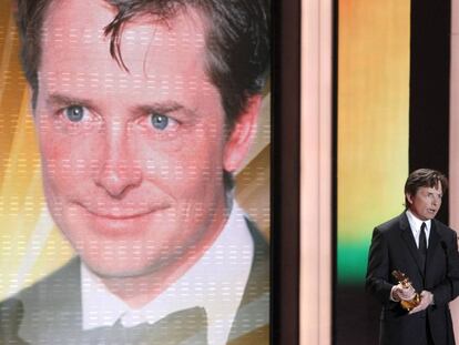 El actor Michael J. Fox recoge un premio Golden Camera homenaje a toda su carrera en Berlín en 2011.