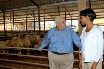 Ariel Sharon y Condoleezza Rice, en el rancho que el primer ministro israelí tiene en Neguev, al sur del Israel.