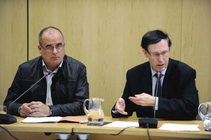 El consejero de Hacienda y Finanzas, Ricardo Gatzagaetxebarria junto al portavoz del PNV, Joseba Egibar. 