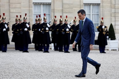 Pedro Sánchez, presidente de España, a su llegada al palacio del Elíseo, en Paris.