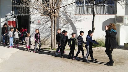 Niños de la Cañada Real (Madrid) con los que trabaja la ONG católica Cáritas.